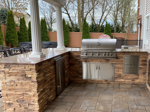 Elegant outdoor kitchen!