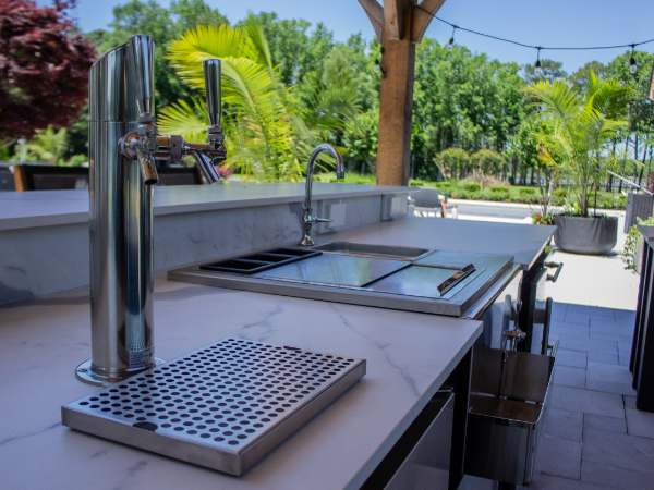 Modern outdoor kitchen with built in tap!